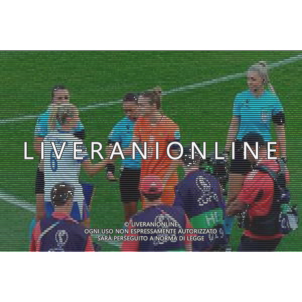 TVEM July 08, 2025 Zurich, Switzerland - England vs Netherlands - Women\'s UEFA Euro 2025 - Stadion Letzigrund. In the pic: Leah Williamson of England and Vivianne Miedema of Netherlands ©TVEM Emmanuele Mastrodonato - AGENZIA ALDO LIVERANI SAS