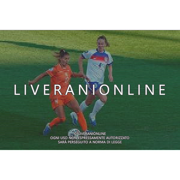 TVEM July 08, 2025 Zurich, Switzerland - England vs Netherlands - Women\'s UEFA Euro 2025 - Stadion Letzigrund. In the pic: Victoria Pelova of Netherlands in action against Keira Walsh of England ©TVEM Emmanuele Mastrodonato - AGENZIA ALDO LIVERANI SAS