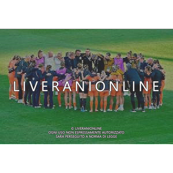 TVEM July 08, 2025 Zurich, Switzerland - England vs Netherlands - Women\'s UEFA Euro 2025 - Stadion Letzigrund. In the pic: Netherlands players hug each other in a circle ©TVEM Emmanuele Mastrodonato - AGENZIA ALDO LIVERANI SAS