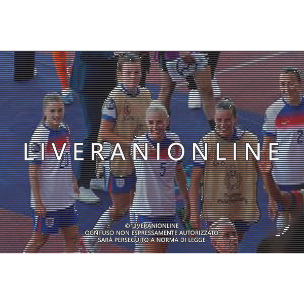 TVEM July 08, 2025 Zurich, Switzerland - England vs Netherlands - Women\'s UEFA Euro 2025 - Stadion Letzigrund. In the pic: Alex Greenwood of England greet the fans ©TVEM Emmanuele Mastrodonato - AGENZIA ALDO LIVERANI SAS