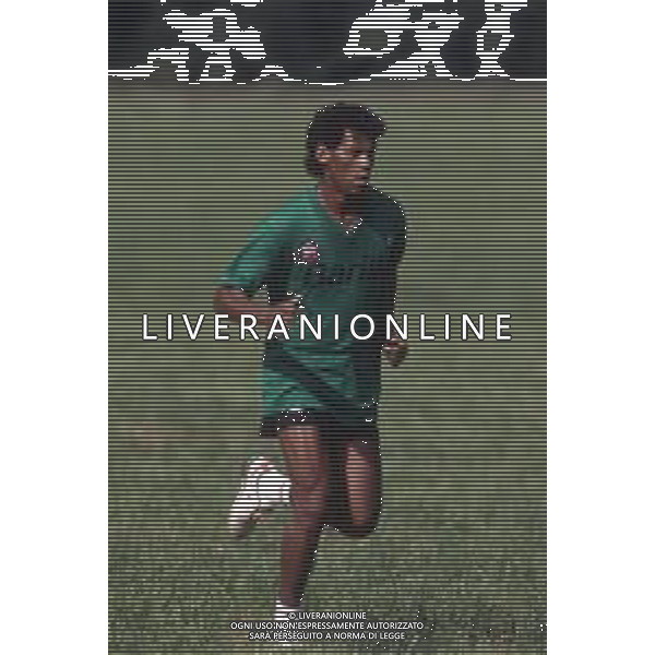 DIAP-RETROSPETTIVA ALDAIR CALCIATORE NELLA FOTO ALDAIR CON LA MAGLIA DELLA ROMA CALCIO NELL\'ANNO 1990 AG ALDO LIVERANI SAS