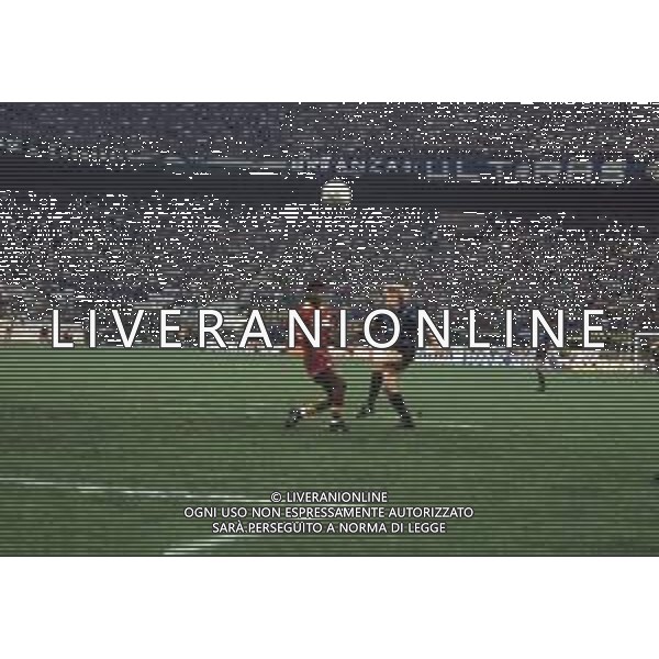 DIAP-RETROSPETTIVA ALDAIR CALCIATORE NELLA FOTO ALDAIR CON LA MAGLIA DELLA ROMA CALCIO E JURGHEN KLINSMANN NELL\'ANNO 1990 AG ALDO LIVERANI SAS
