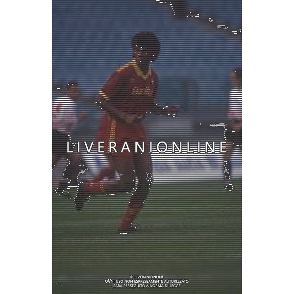 DIAP-RETROSPETTIVA ALDAIR CALCIATORE NELLA FOTO ALDAIR CON LA MAGLIA DELLA ROMA CALCIO NELL\'ANNO 1991-92 AG ALDO LIVERANI SAS
