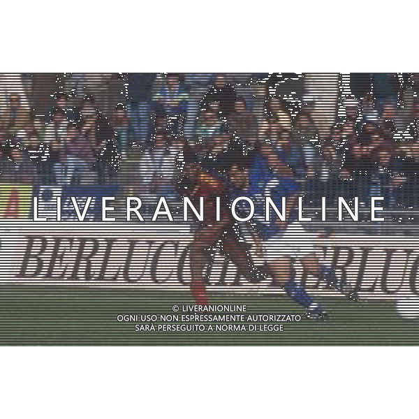 DIAP-RETROSPETTIVA ALDAIR CALCIATORE NELLA FOTO ALDAIR CON LA MAGLIA DELLA ROMA CALCIO NELL\'ANNO 1993 AG ALDO LIVERANI SAS