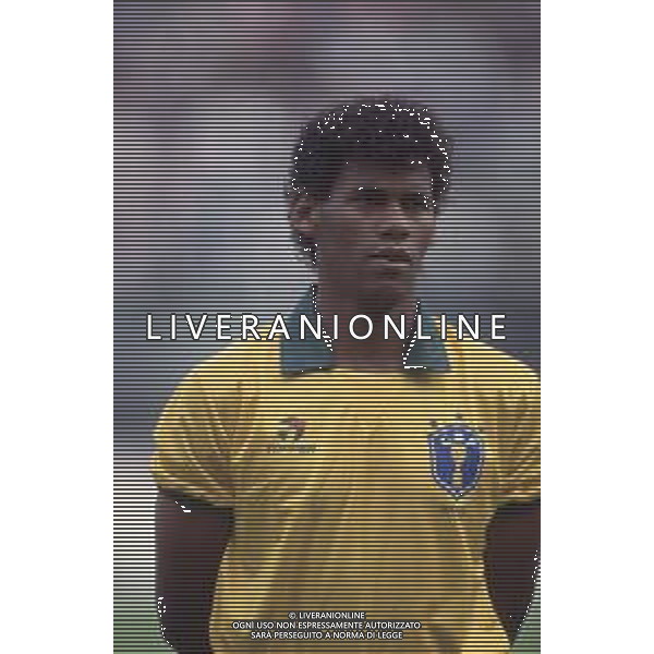 DIAP-RETROSPETTIVA ALDAIR CALCIATORE NELLA FOTO ALDAIR CON LA MAGLIA DELLA NAZIONALE DEL BRASILE ANNO 1989-90 AG ALDO LIVERANI SAS