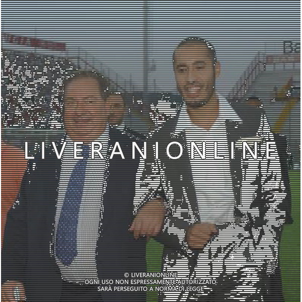 PERUGIA 12/08/2003 FINALE DI ANDATA INTERTOTO 2003 PERUGIA-WOLFSBURG NELLA FOTO: LUCIANO GAUCCI A BRACCETTO DI SAADI AL GHEDDAFI* FOTO 1905/ROBERTO SETTONCE/ALDO LIVERANI S.A.S.