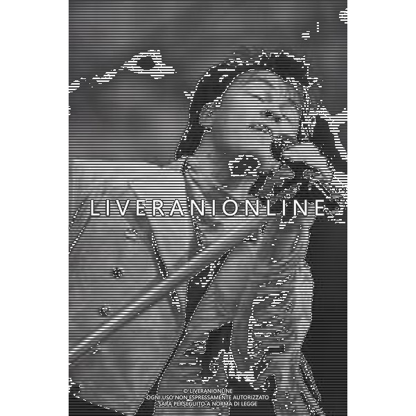 NEG-RETROSPETTIVA PAUL YOUNG CANTANTE NELLA FOTO PAUL YOUNG IN CONCERTO ALLO STADIO MEAZZA DI MILANO NELL\'ANNO 1987 AG ALDO LIVERANI SAS