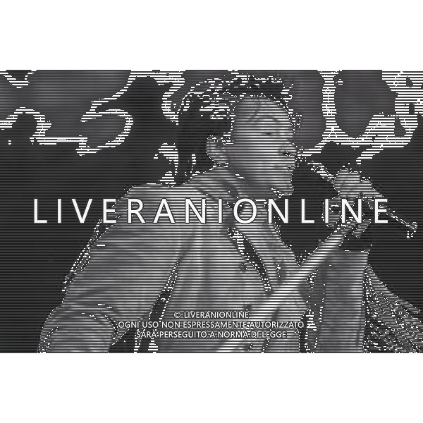 NEG-RETROSPETTIVA PAUL YOUNG CANTANTE NELLA FOTO PAUL YOUNG IN CONCERTO ALLO STADIO MEAZZA DI MILANO NELL\'ANNO 1987 AG ALDO LIVERANI SAS