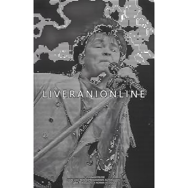 NEG-RETROSPETTIVA PAUL YOUNG CANTANTE NELLA FOTO PAUL YOUNG IN CONCERTO ALLO STADIO MEAZZA DI MILANO NELL\'ANNO 1987 AG ALDO LIVERANI SAS