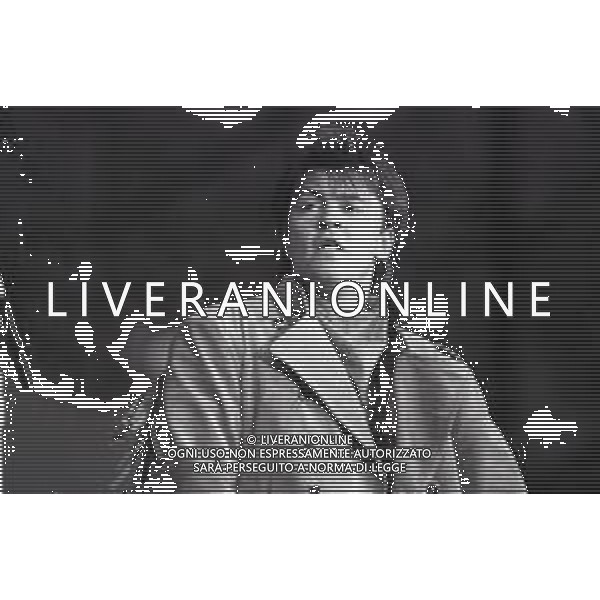 NEG-RETROSPETTIVA PAUL YOUNG CANTANTE NELLA FOTO PAUL YOUNG IN CONCERTO ALLO STADIO MEAZZA DI MILANO NELL\'ANNO 1987 AG ALDO LIVERANI SAS