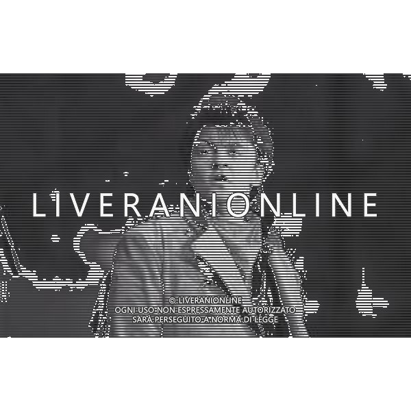 NEG-RETROSPETTIVA PAUL YOUNG CANTANTE NELLA FOTO PAUL YOUNG IN CONCERTO ALLO STADIO MEAZZA DI MILANO NELL\'ANNO 1987 AG ALDO LIVERANI SAS