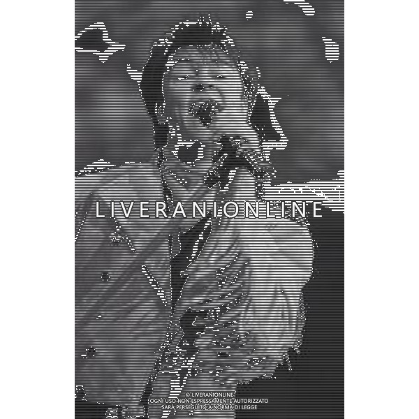 NEG-RETROSPETTIVA PAUL YOUNG CANTANTE NELLA FOTO PAUL YOUNG IN CONCERTO ALLO STADIO MEAZZA DI MILANO NELL\'ANNO 1987 AG ALDO LIVERANI SAS