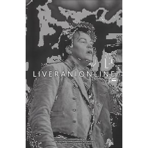NEG-RETROSPETTIVA PAUL YOUNG CANTANTE NELLA FOTO PAUL YOUNG IN CONCERTO ALLO STADIO MEAZZA DI MILANO NELL\'ANNO 1987 AG ALDO LIVERANI SAS