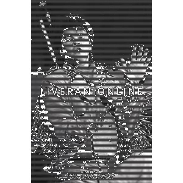 NEG-RETROSPETTIVA PAUL YOUNG CANTANTE NELLA FOTO PAUL YOUNG IN CONCERTO ALLO STADIO MEAZZA DI MILANO NELL\'ANNO 1987 AG ALDO LIVERANI SAS