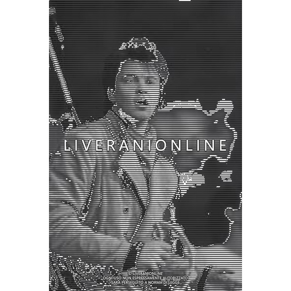 NEG-RETROSPETTIVA PAUL YOUNG CANTANTE NELLA FOTO PAUL YOUNG IN CONCERTO ALLO STADIO MEAZZA DI MILANO NELL\'ANNO 1987 AG ALDO LIVERANI SAS