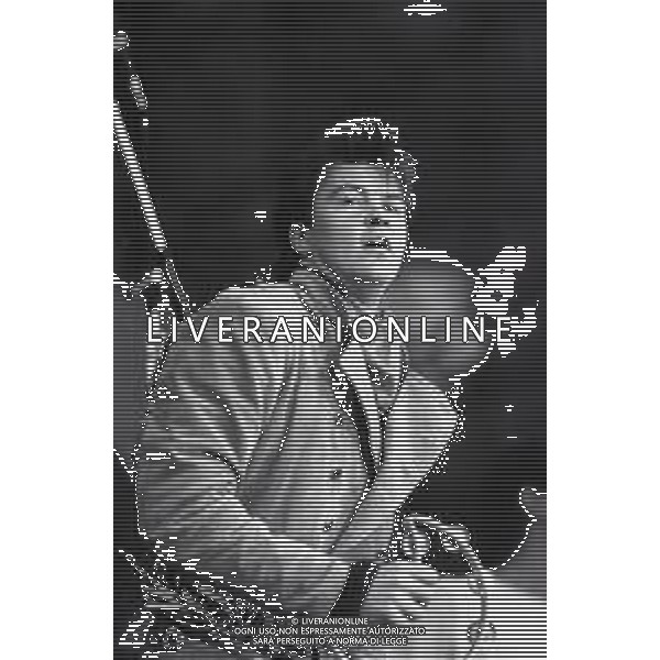 NEG-RETROSPETTIVA PAUL YOUNG CANTANTE NELLA FOTO PAUL YOUNG IN CONCERTO ALLO STADIO MEAZZA DI MILANO NELL\'ANNO 1987 AG ALDO LIVERANI SAS