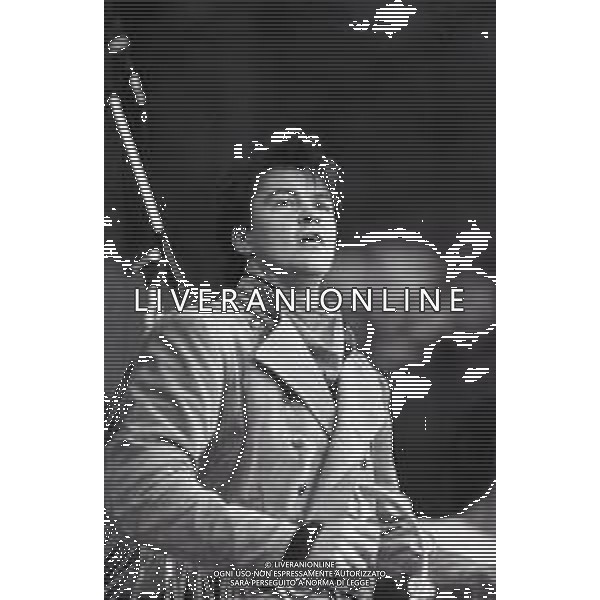 NEG-RETROSPETTIVA PAUL YOUNG CANTANTE NELLA FOTO PAUL YOUNG IN CONCERTO ALLO STADIO MEAZZA DI MILANO NELL\'ANNO 1987 AG ALDO LIVERANI SAS