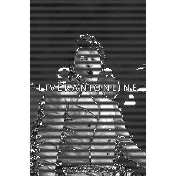 NEG-RETROSPETTIVA PAUL YOUNG CANTANTE NELLA FOTO PAUL YOUNG IN CONCERTO ALLO STADIO MEAZZA DI MILANO NELL\'ANNO 1987 AG ALDO LIVERANI SAS
