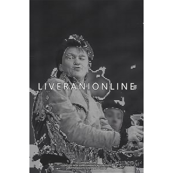 NEG-RETROSPETTIVA PAUL YOUNG CANTANTE NELLA FOTO PAUL YOUNG IN CONCERTO ALLO STADIO MEAZZA DI MILANO NELL\'ANNO 1987 AG ALDO LIVERANI SAS