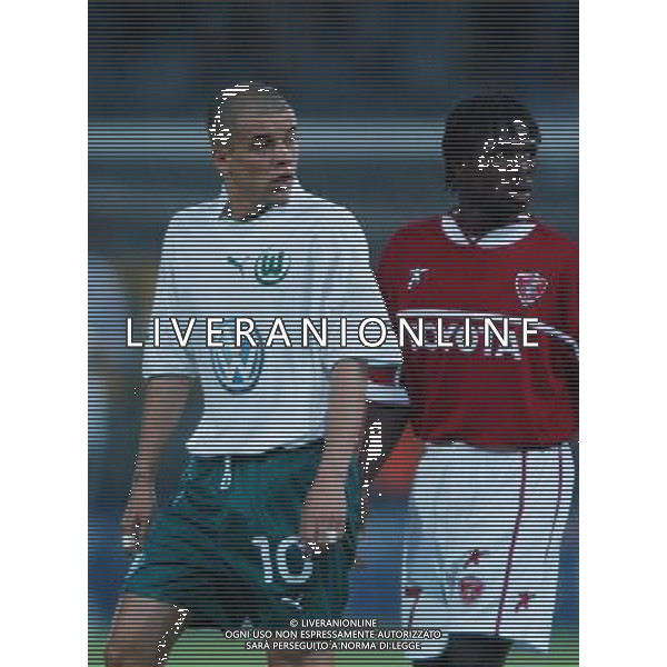 PERUGIA 12/08/2003 FINALE DI ANDATA INTERTOTO 2003 PERUGIA-WOLFSBURG NELLA FOTO: D\'ALESSANDRO CON IL SUO MARCATORE OBODO* FOTO 1905/ROBERTO SETTONCE/ALDO LIVERANI S.A.S.