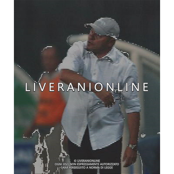 PERUGIA 12/08/2003 FINALE DI ANDATA INTERTOTO 2003 PERUGIA-WOLFSBURG NELLA FOTO: COSMI IN PANCHINA INCITA I SUOI* FOTO 1905/ROBERTO SETTONCE/ALDO LIVERANI S.A.S.