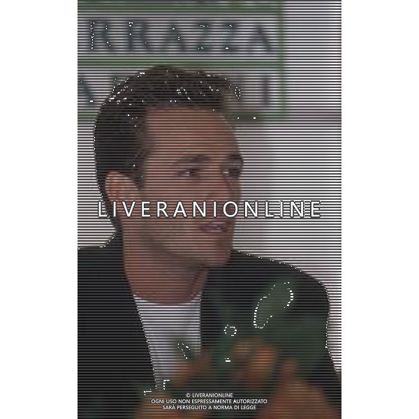 DIAP-RETROSPETTIVA LUKE PERRY ATTORE NELLA FOTO LUKE PERRY A MILANO IN TERRAZZA MARTINI NELL\'ANNO 1995 AG ALDO LIVERANI SAS