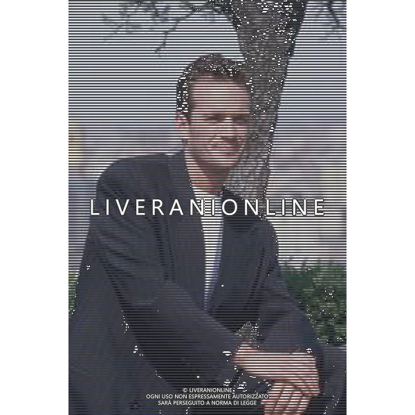 DIAP-RETROSPETTIVA LUKE PERRY ATTORE NELLA FOTO LUKE PERRY A MILANO IN TERRAZZA MARTINI NELL\'ANNO 1995 AG ALDO LIVERANI SAS