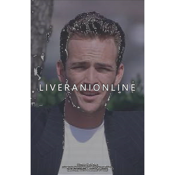 DIAP-RETROSPETTIVA LUKE PERRY ATTORE NELLA FOTO LUKE PERRY A MILANO IN TERRAZZA MARTINI NELL\'ANNO 1995 AG ALDO LIVERANI SAS