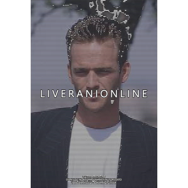 DIAP-RETROSPETTIVA LUKE PERRY ATTORE NELLA FOTO LUKE PERRY A MILANO IN TERRAZZA MARTINI NELL\'ANNO 1995 AG ALDO LIVERANI SAS