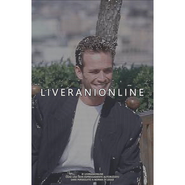 DIAP-RETROSPETTIVA LUKE PERRY ATTORE NELLA FOTO LUKE PERRY A MILANO IN TERRAZZA MARTINI NELL\'ANNO 1995 AG ALDO LIVERANI SAS