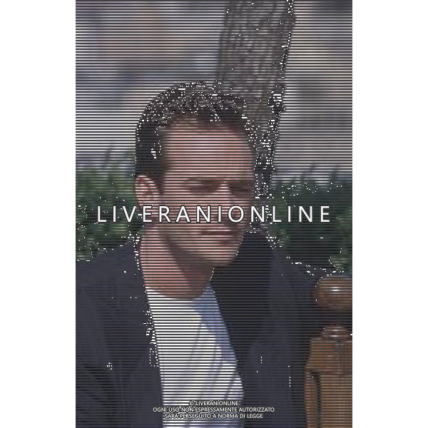 DIAP-RETROSPETTIVA LUKE PERRY ATTORE NELLA FOTO LUKE PERRY A MILANO IN TERRAZZA MARTINI NELL\'ANNO 1995 AG ALDO LIVERANI SAS