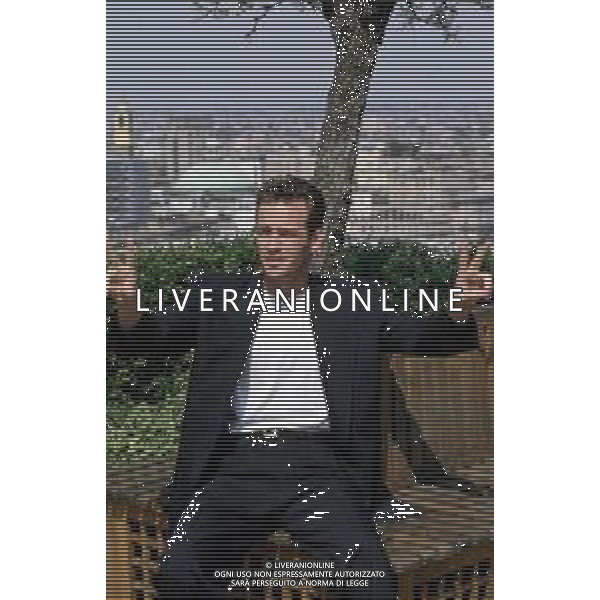 DIAP-RETROSPETTIVA LUKE PERRY ATTORE NELLA FOTO LUKE PERRY A MILANO IN TERRAZZA MARTINI NELL\'ANNO 1995 AG ALDO LIVERANI SAS