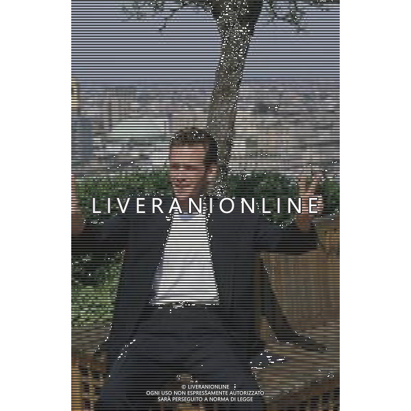 DIAP-RETROSPETTIVA LUKE PERRY ATTORE NELLA FOTO LUKE PERRY A MILANO IN TERRAZZA MARTINI NELL\'ANNO 1995 AG ALDO LIVERANI SAS