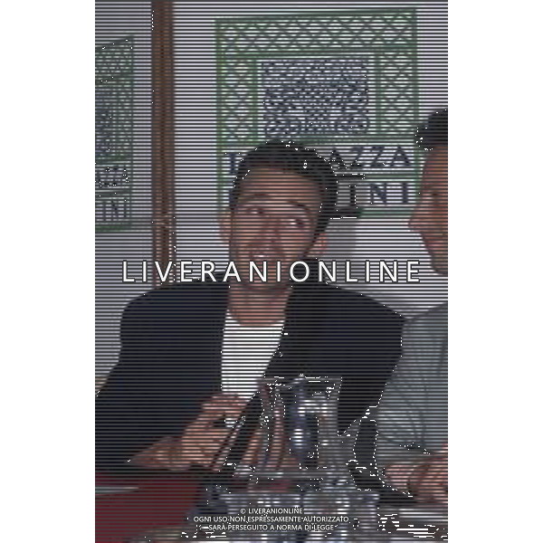 DIAP-RETROSPETTIVA LUKE PERRY ATTORE NELLA FOTO LUKE PERRY A MILANO IN TERRAZZA MARTINI NELL\'ANNO 1995 AG ALDO LIVERANI SAS