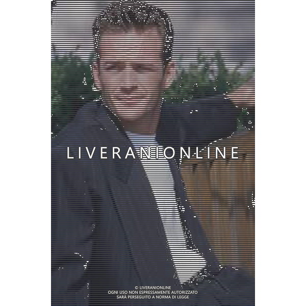 DIAP-RETROSPETTIVA LUKE PERRY ATTORE NELLA FOTO LUKE PERRY A MILANO IN TERRAZZA MARTINI NELL\'ANNO 1995 AG ALDO LIVERANI SAS