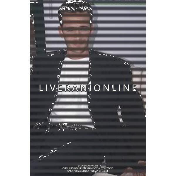 DIAP-RETROSPETTIVA LUKE PERRY ATTORE NELLA FOTO LUKE PERRY A MILANO IN TERRAZZA MARTINI NELL\'ANNO 1995 AG ALDO LIVERANI SAS