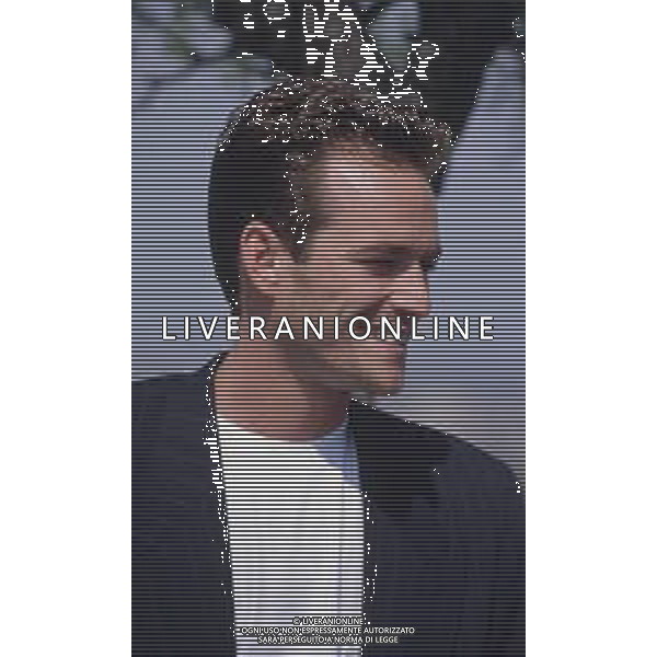 DIAP-RETROSPETTIVA LUKE PERRY ATTORE NELLA FOTO LUKE PERRY A MILANO IN TERRAZZA MARTINI NELL\'ANNO 1995 AG ALDO LIVERANI SAS
