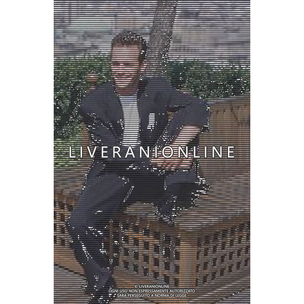 DIAP-RETROSPETTIVA LUKE PERRY ATTORE NELLA FOTO LUKE PERRY A MILANO IN TERRAZZA MARTINI NELL\'ANNO 1995 AG ALDO LIVERANI SAS