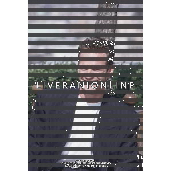 DIAP-RETROSPETTIVA LUKE PERRY ATTORE NELLA FOTO LUKE PERRY A MILANO IN TERRAZZA MARTINI NELL\'ANNO 1995 AG ALDO LIVERANI SAS