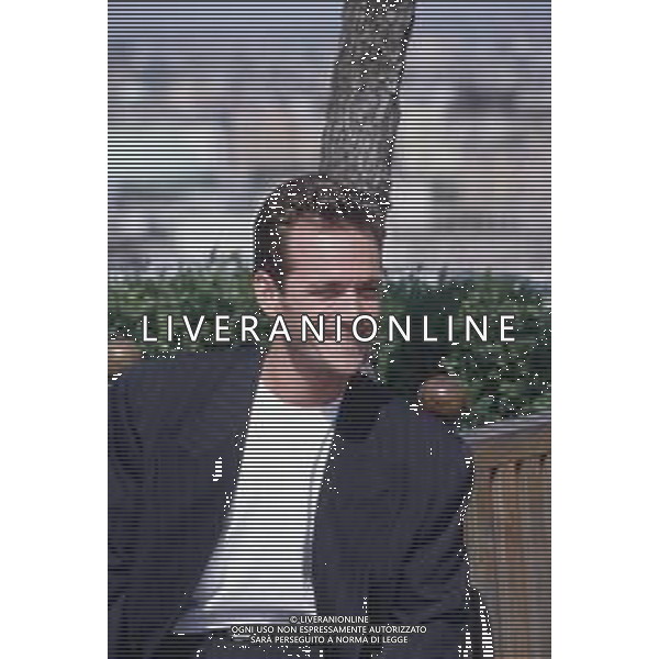 DIAP-RETROSPETTIVA LUKE PERRY ATTORE NELLA FOTO LUKE PERRY A MILANO IN TERRAZZA MARTINI NELL\'ANNO 1995 AG ALDO LIVERANI SAS