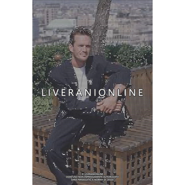 DIAP-RETROSPETTIVA LUKE PERRY ATTORE NELLA FOTO LUKE PERRY A MILANO IN TERRAZZA MARTINI NELL\'ANNO 1995 AG ALDO LIVERANI SAS