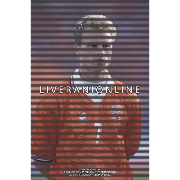 DIAP-RETROSPETTIVA DENNIS BERGKAMP CALCIATORE NELLA FOTO DENNIS BERGKAMP CON LA MAGLIA DELLA NZIONALE OLANDESE ARCHIVIO DFP-AG ALDO LIVERANI SAS