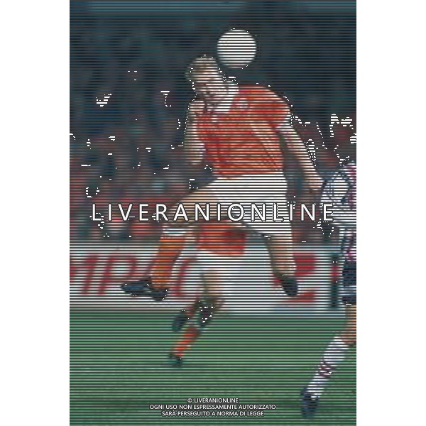 DIAP-RETROSPETTIVA DENNIS BERGKAMP CALCIATORE NELLA FOTO DENNIS BERGKAMP CON LA MAGLIA DELLA NZIONALE OLANDESE ARCHIVIO DFP-AG ALDO LIVERANI SAS