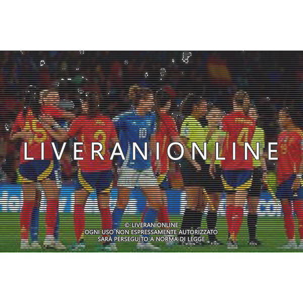 TVEM July 11, 2025 Bern, Switzerland - Italy vs Spain - Women\'s UEFA Euro 2025 - Stadion Wankdorf. In the pic: Cristiana Girelli of Italy and Emma Severini of Italy greet players of Spain FOTO EMMANUELE MASTRODONATO-AG ALDO LIVERANI SAS