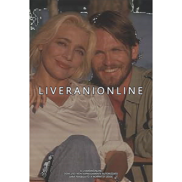 DIAP-RETROSPETTIVA MARA VENIER ATTIRCE E PRESENTATRICE TELEVISIVA NELLA FOTO MARA VENIER CON TOBIAS HOESL SUL SET DEL FILM“IL GOAL DI MARTIN PESCATORE “NELL\'ANNO 1997 AG ALDO LIVERANI SAS