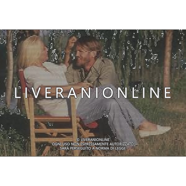 DIAP-RETROSPETTIVA MARA VENIER ATTIRCE E PRESENTATRICE TELEVISIVA NELLA FOTO MARA VENIER CON TOBIAS HOESL SUL SET DEL FILM“IL GOAL DI MARTIN PESCATORE “NELL\'ANNO 1997 AG ALDO LIVERANI SAS