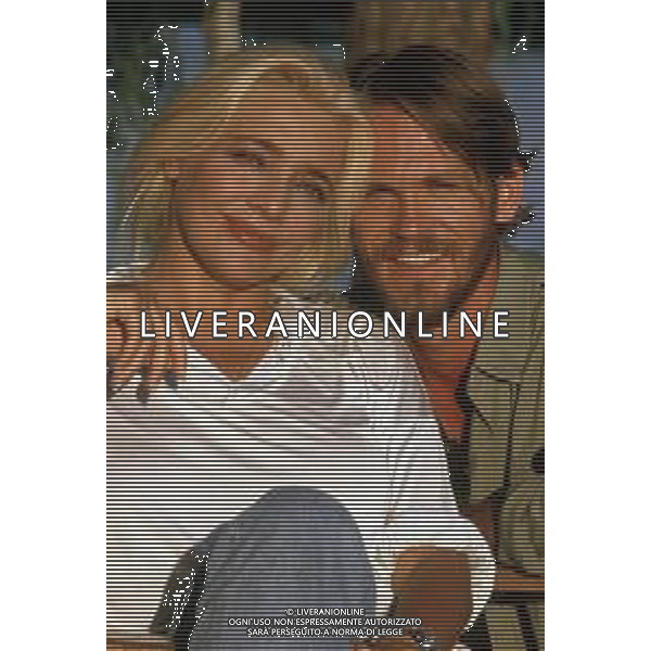 DIAP-RETROSPETTIVA MARA VENIER ATTIRCE E PRESENTATRICE TELEVISIVA NELLA FOTO MARA VENIER CON TOBIAS HOESL SUL SET DEL FILM“IL GOAL DI MARTIN PESCATORE “NELL\'ANNO 1997 AG ALDO LIVERANI SAS