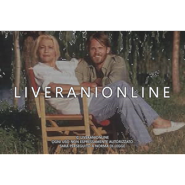 DIAP-RETROSPETTIVA MARA VENIER ATTIRCE E PRESENTATRICE TELEVISIVA NELLA FOTO MARA VENIER CON TOBIAS HOESL SUL SET DEL FILM“IL GOAL DI MARTIN PESCATORE “NELL\'ANNO 1997 AG ALDO LIVERANI SAS