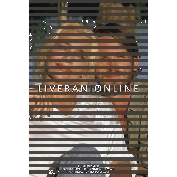 DIAP-RETROSPETTIVA MARA VENIER ATTIRCE E PRESENTATRICE TELEVISIVA NELLA FOTO MARA VENIER CON TOBIAS HOESL SUL SET DEL FILM“IL GOAL DI MARTIN PESCATORE “NELL\'ANNO 1997 AG ALDO LIVERANI SAS