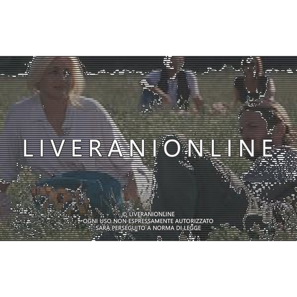 DIAP-RETROSPETTIVA MARA VENIER ATTIRCE E PRESENTATRICE TELEVISIVA NELLA FOTO MARA VENIER CON TOBIAS HOESL SUL SET DEL FILM“IL GOAL DI MARTIN PESCATORE “NELL\'ANNO 1997 AG ALDO LIVERANI SAS